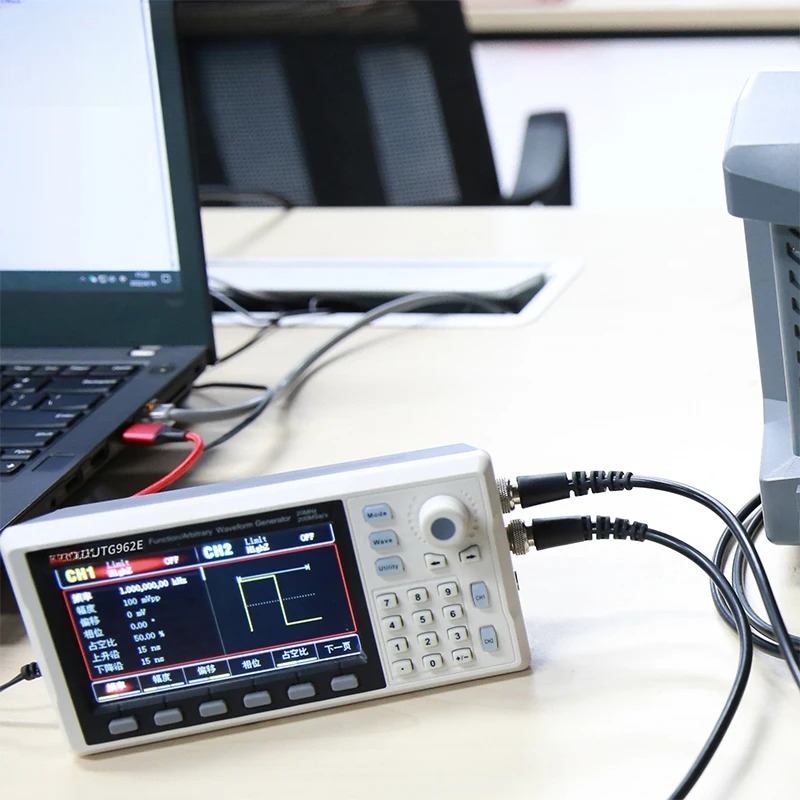 Function Signal Generator UTG9 - Function Arbitrary Waveform Generator review and price